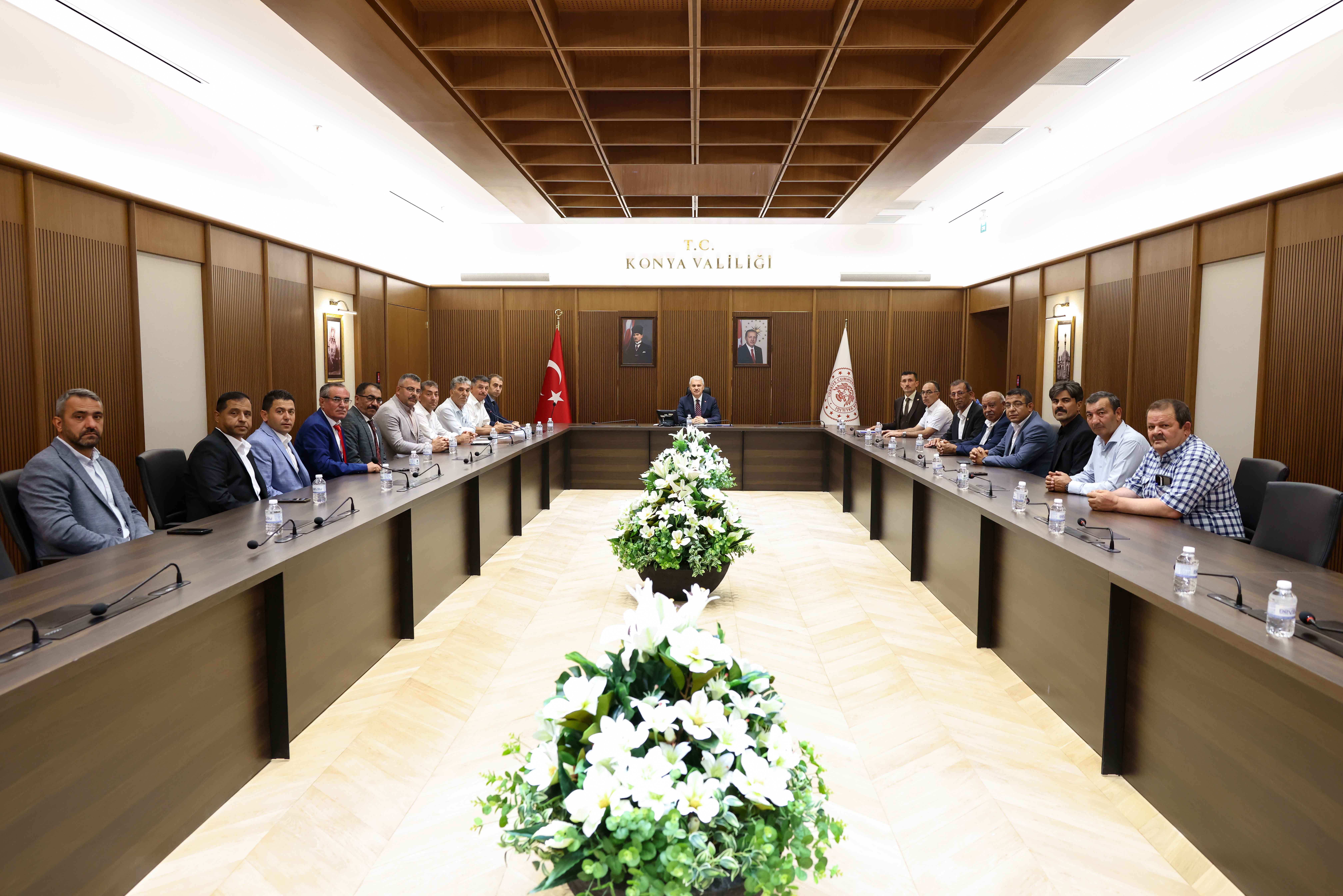 Vali İbrahim Akın muhtarlarla bir araya geldi: Mahallelerin ihtiyaçları görüşüldü