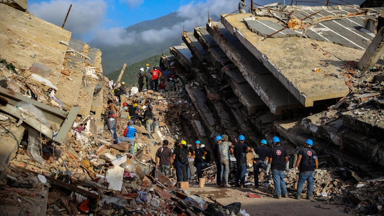 Venezuela'da deprem enkazından 32 saat sonra kurtarılan çocuk yaşadıklarını anlattı