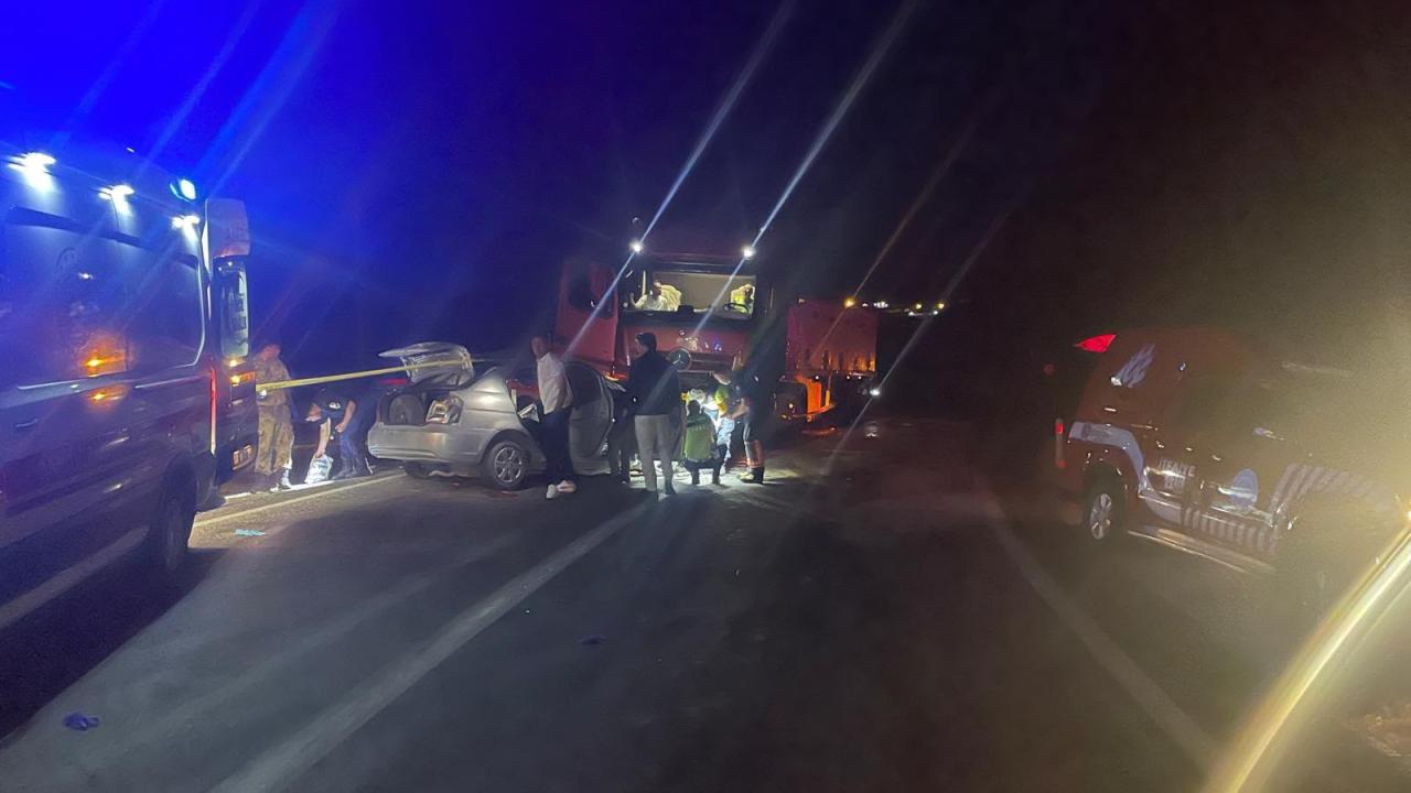 Malatya'da tır ile otomobil çarpıştı: Aynı aileden 3 kişi hayatını kaybetti