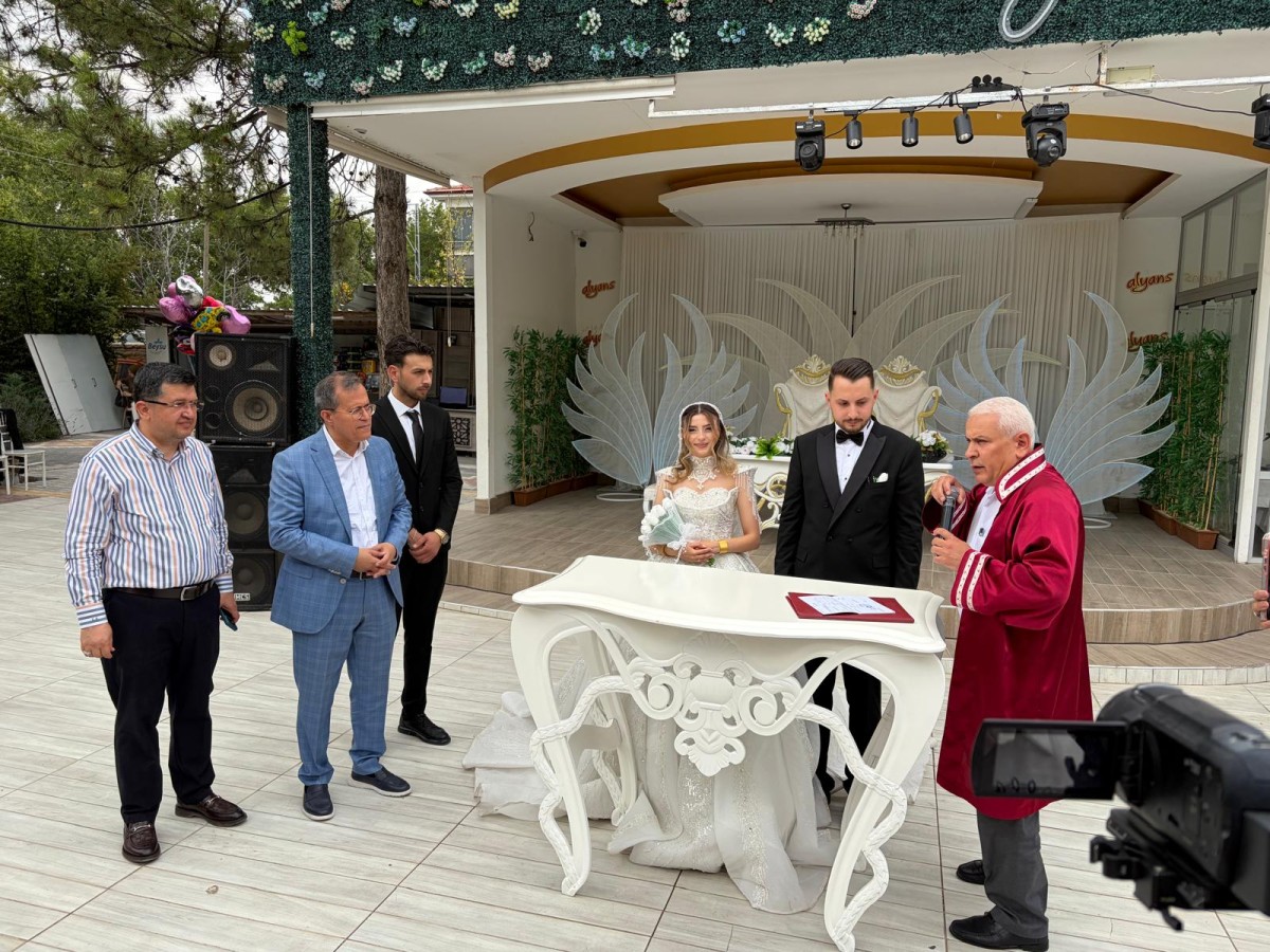 Ayşe Nur Helvacı ile Ahmet Vural dünya evine girdi