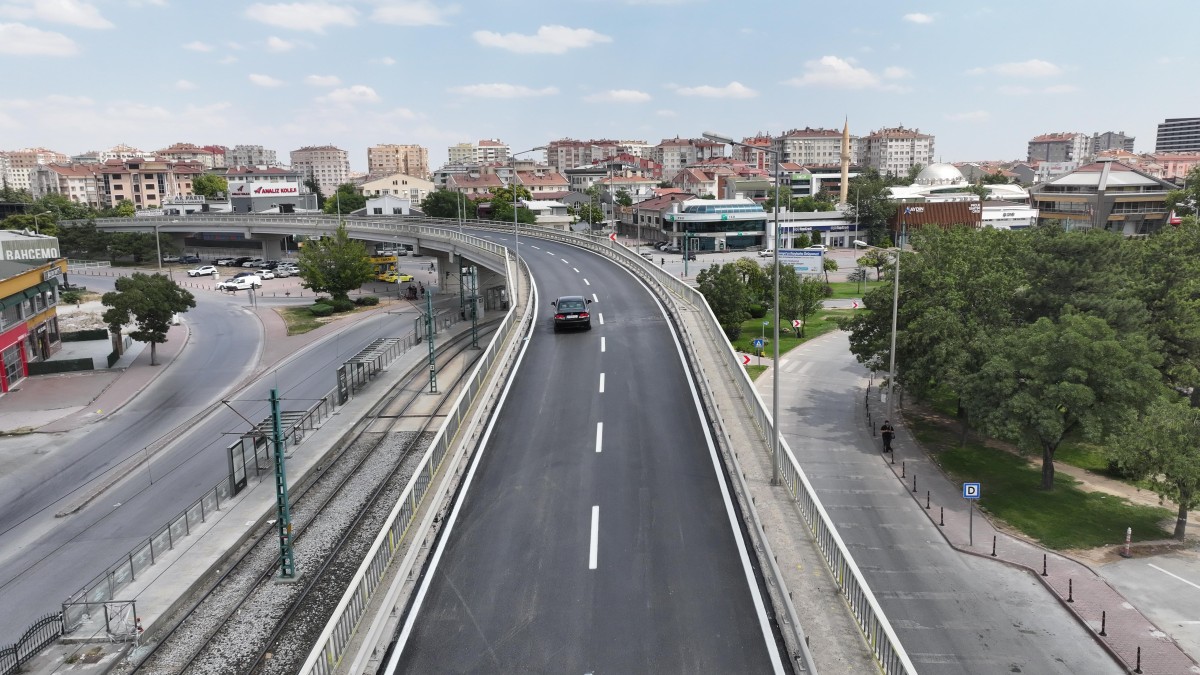 Konya'da Kunduracılar Üst Geçidi'nin asfaltı yenilendi