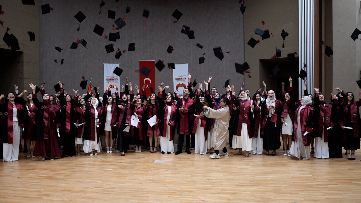 KGTÜ, 2026 mezunlarını düzenlenen törenle uğurladı