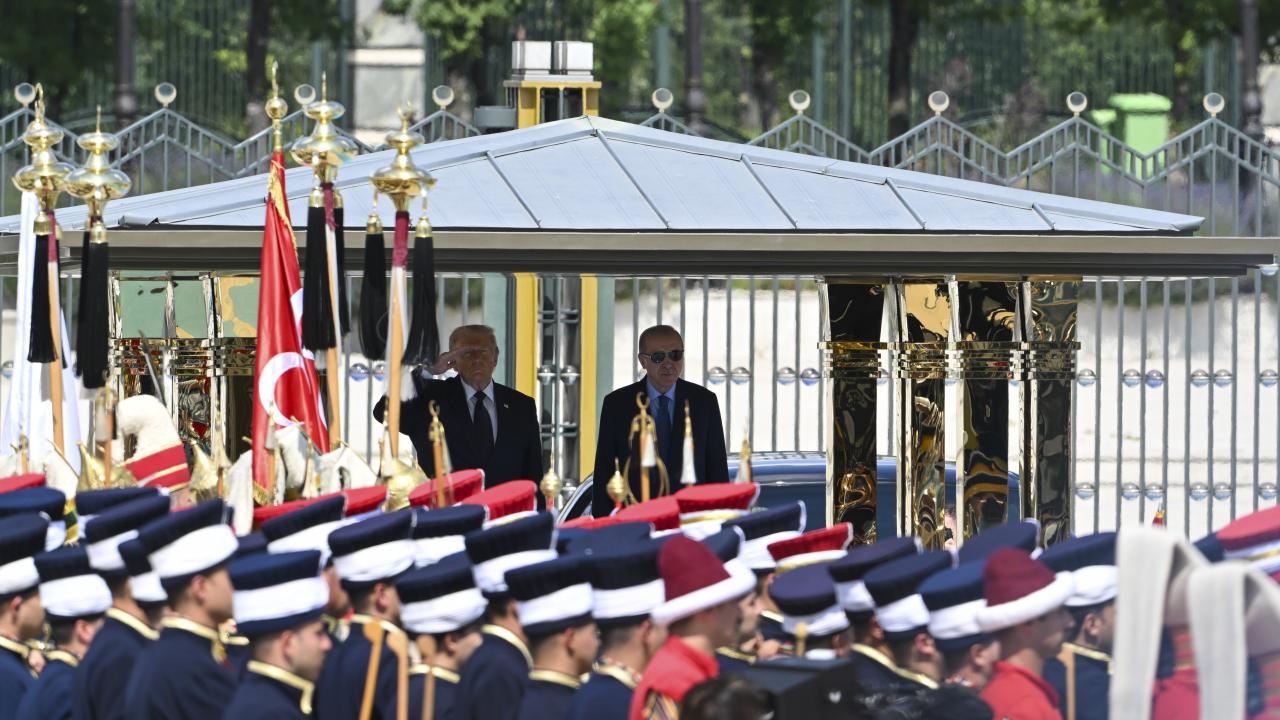 Cumhurbaşkanlığı Külliyesi'nde Kritik Zirve: Erdoğan ve Trump Bir Araya Geldi