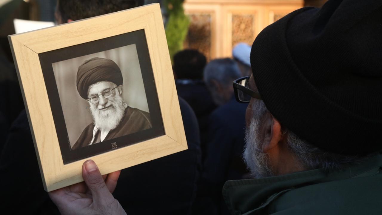 Hamaney’in naaşı Kerbela’da: Binlerce kişi cenaze töreni için yollarda toplandı