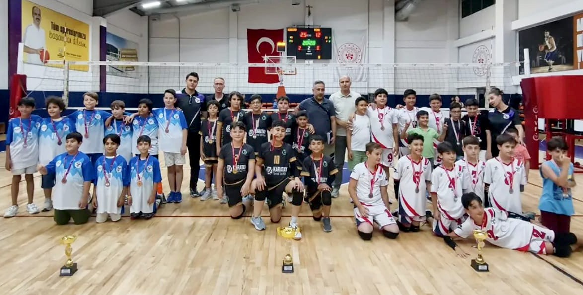 Karatay Belediyespor U11 Erkek Voleybol Takımı Namağlup Konya Şampiyonu Oldu