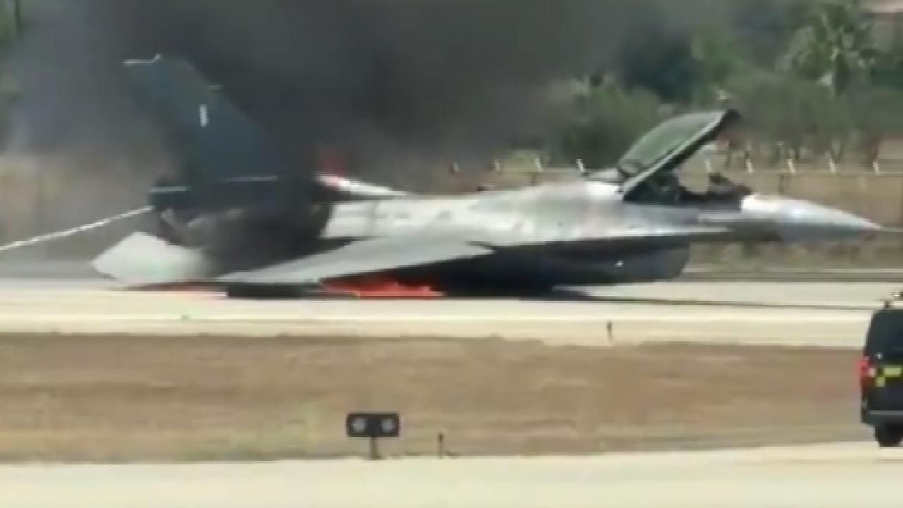 Yunanistan’da F-16 savaş uçağı zorunlu iniş yaptı