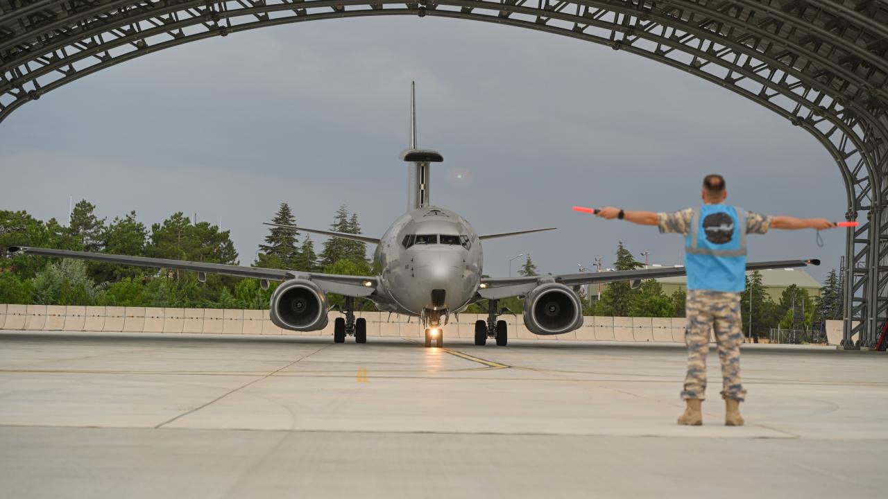HİK uçağı NATO Zirvesi için hava sahasında görev yaptı