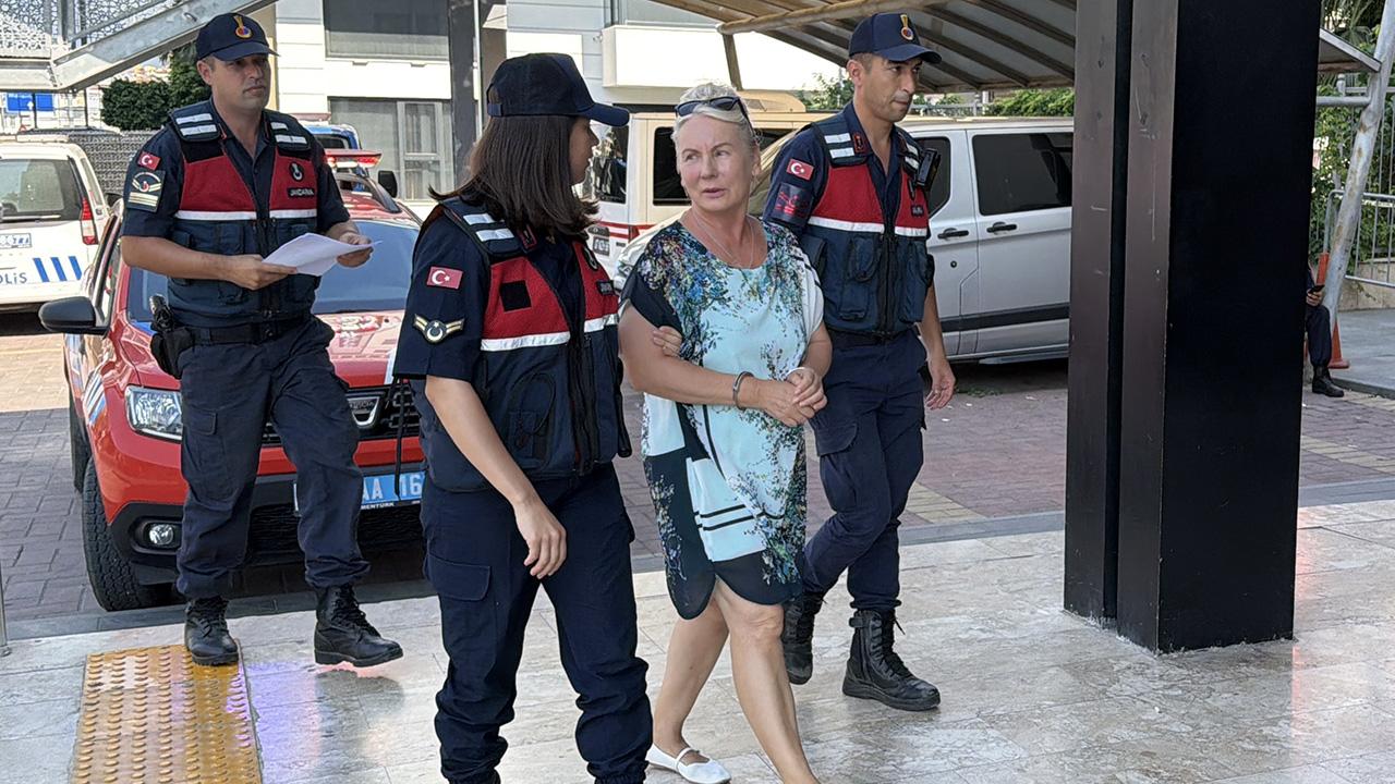 Haşema Giyen Çocuğun Havuza Alınmadığı İddiasında Site Yöneticisine Tutuklama