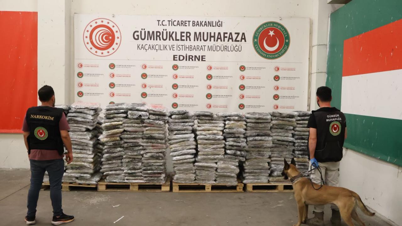 Kapıkule'de gümrük muhafaza duvarı: İki ayrı tırda toplam 1,2 ton uyuşturucu yakalandı