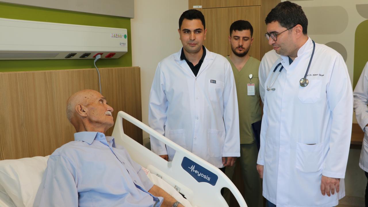 Gaziantep'te 13 santimetrelik karaciğer tümörü 10 saatlik operasyonla alındı