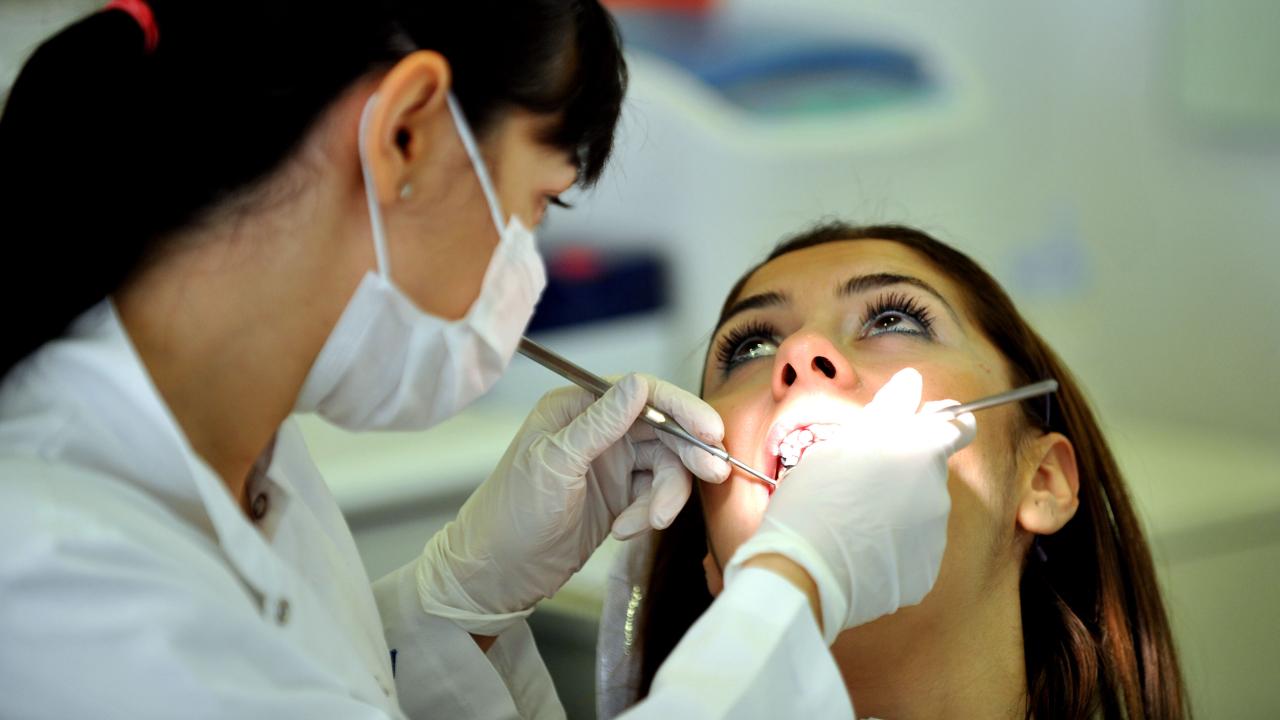 Sağlık Bakanlığı'ndan doktoralı diş hekimlerinin uzmanlık sürecine ilişkin açıklama