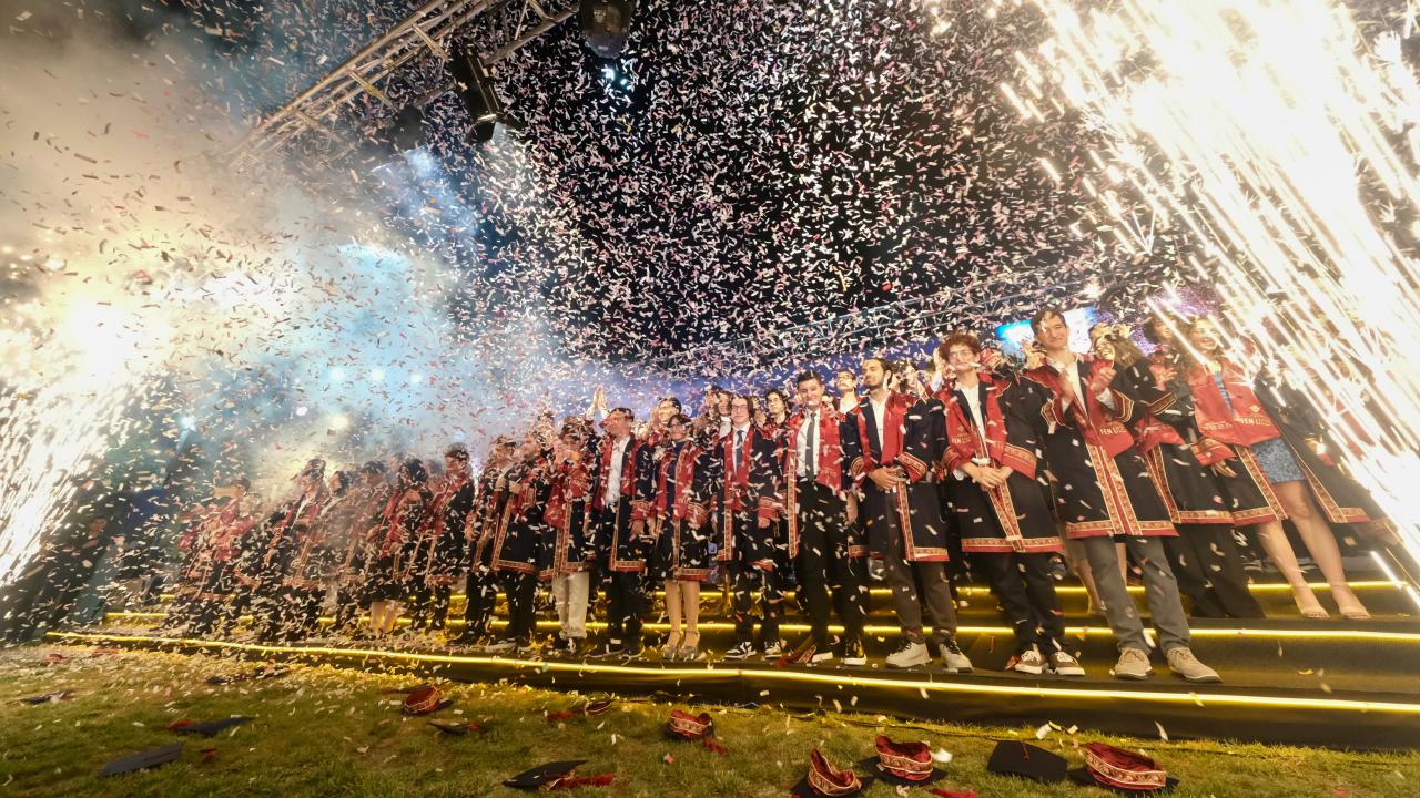 TÜBİTAK Fen Lisesi ilk mezunlarını törenle uğurladı