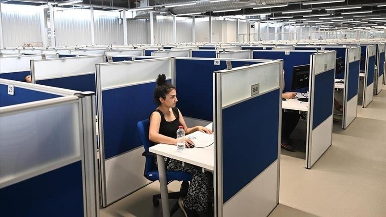 ÖSYM hafta sonu iki elektronik yabancı dil sınavı düzenleyecek