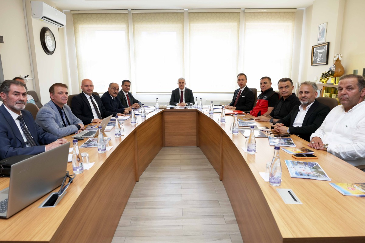 Beyşehir'deki yatırımlar Vali Akın başkanlığındaki toplantıda değerlendirildi
