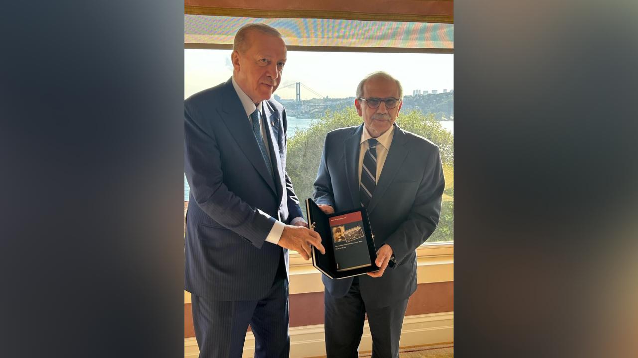 Cumhurbaşkanı Erdoğan'dan Lübnan Başbakanı Salam'a dedesiyle ilgili özel hediye