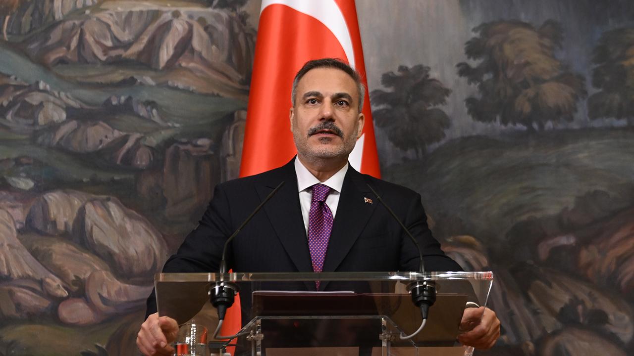 Bakan Fidan, Paris'teki Ukrayna zirvesinde Türkiye'yi temsil edecek
