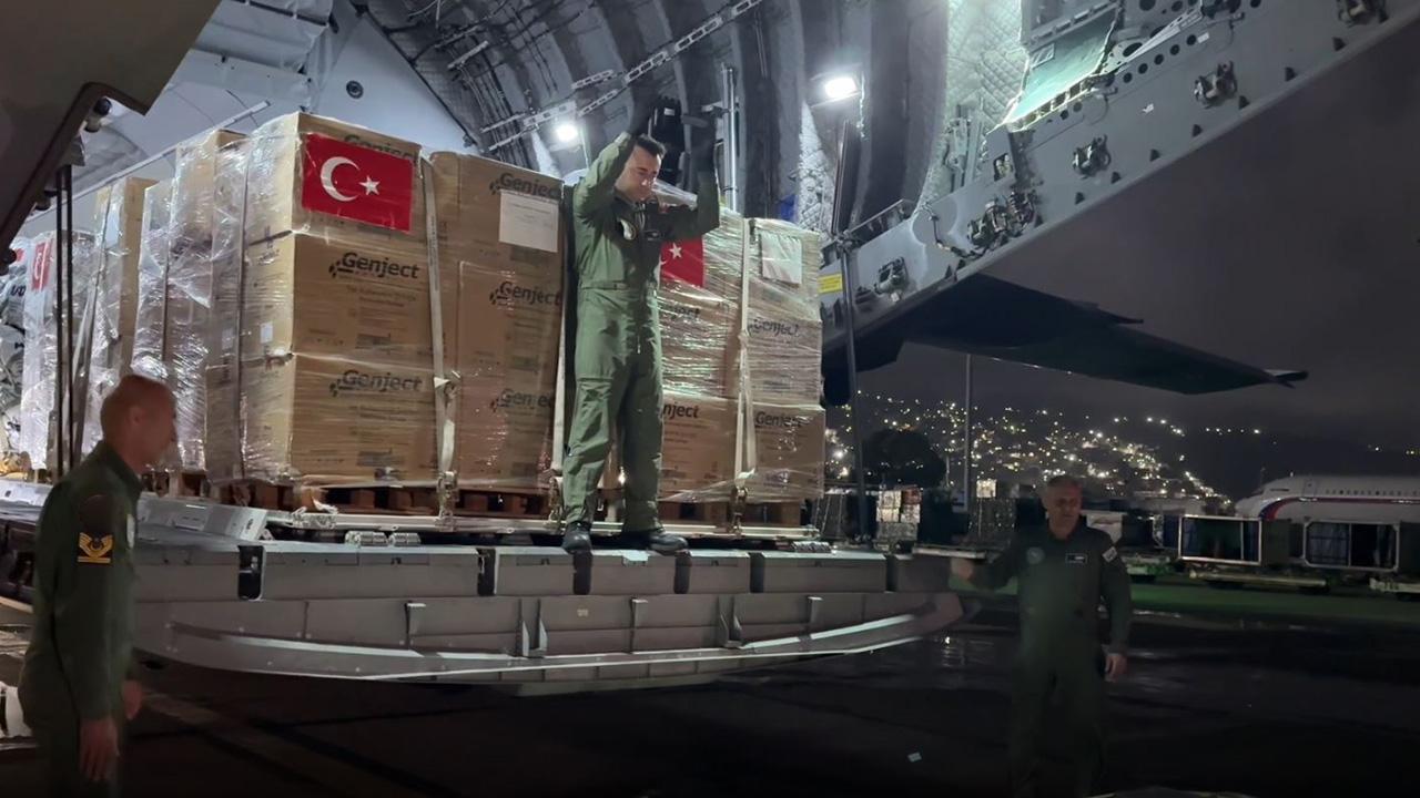 Türkiye'nin gönderdiği 30 ton insani yardım Venezuela'ya ulaştı