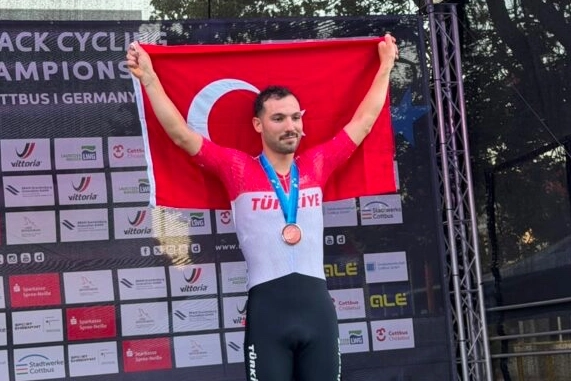 Milli bisikletçi Ramazan Yılmaz'dan Avrupa Şampiyonası'nda tarihi bronz madalya