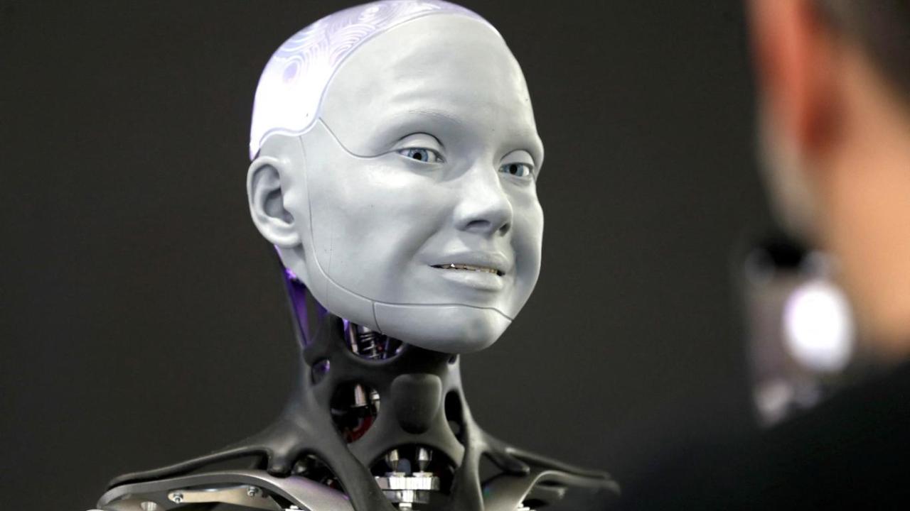 İnsansı robotlar gerçek iş hayatına "robot okullarında" hazırlanıyor
