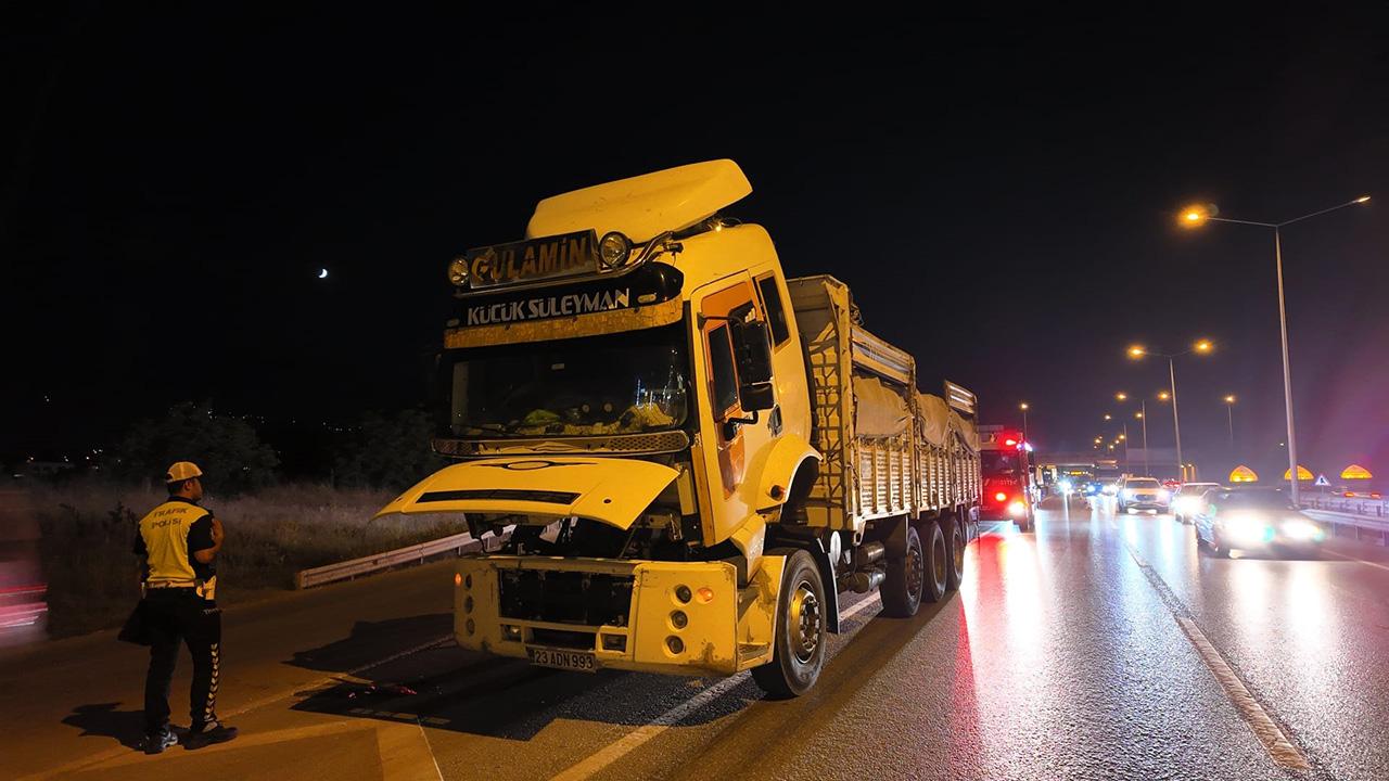 Freni arızalanan kamyon polis ekiplerinin desteğiyle güvenli şekilde durduruldu