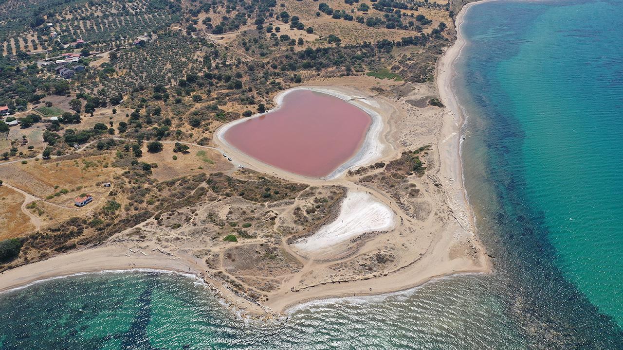 Kalpli Göl temmuz ayında yeniden pembe renge büründü