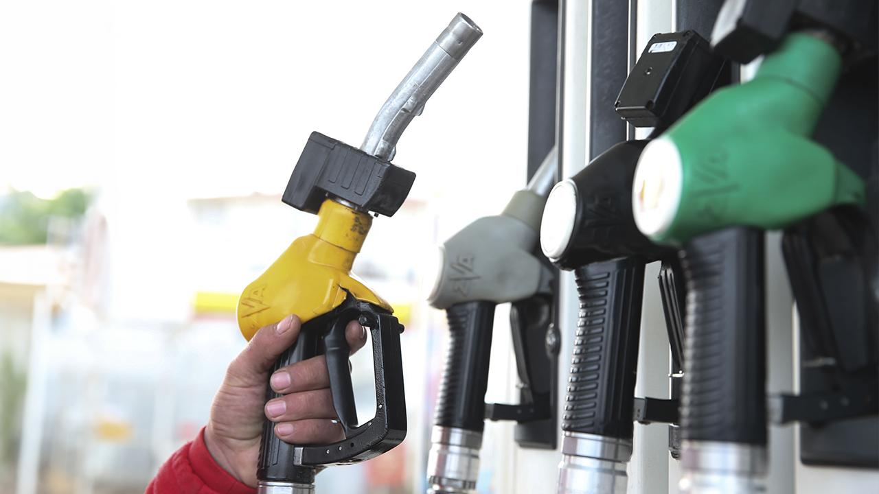 ABD'de ortalama benzin fiyatı yeniden 4 dolar seviyesini aştı