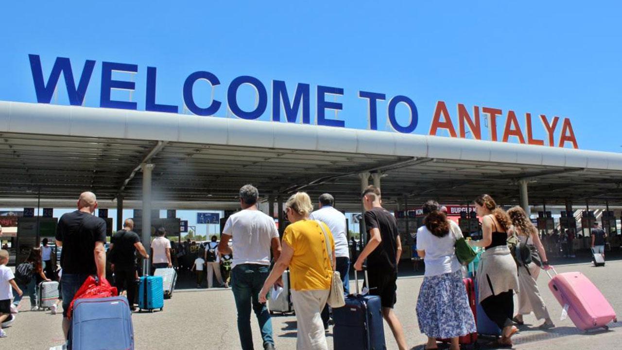 Antalya'da yabancı turist sayısı 6,5 milyonu geçti