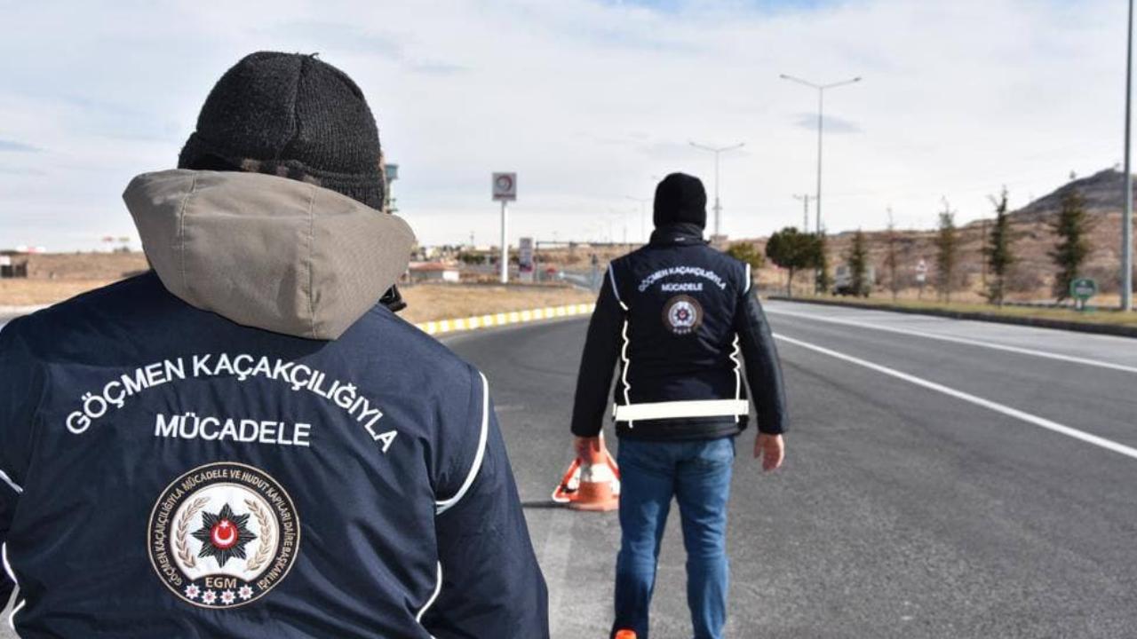 Yurt genelindeki denetimlerde 355 düzensiz göçmen yakalandı