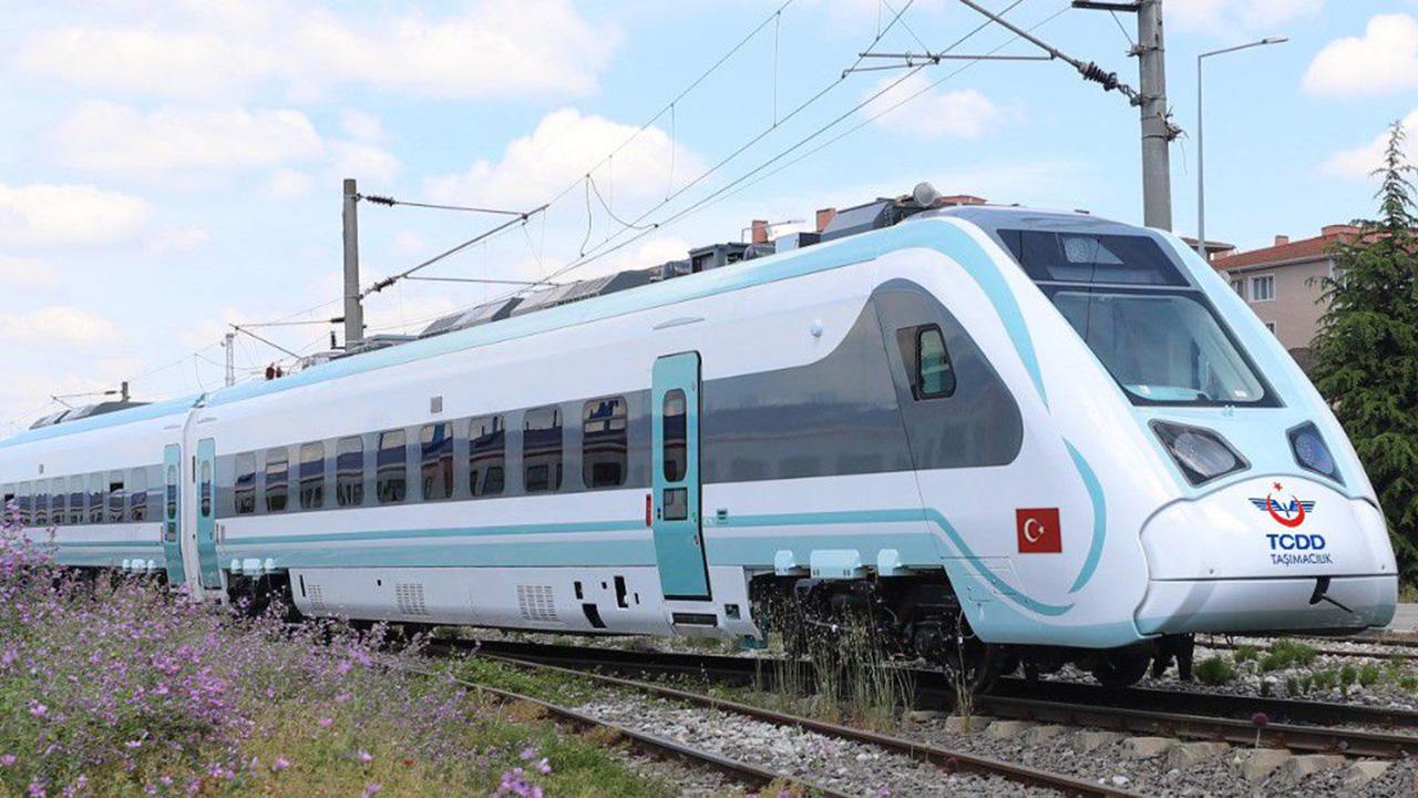 Milli Elektrikli Tren Halkalı-Uzunköprü hattında ilk seferine başladı