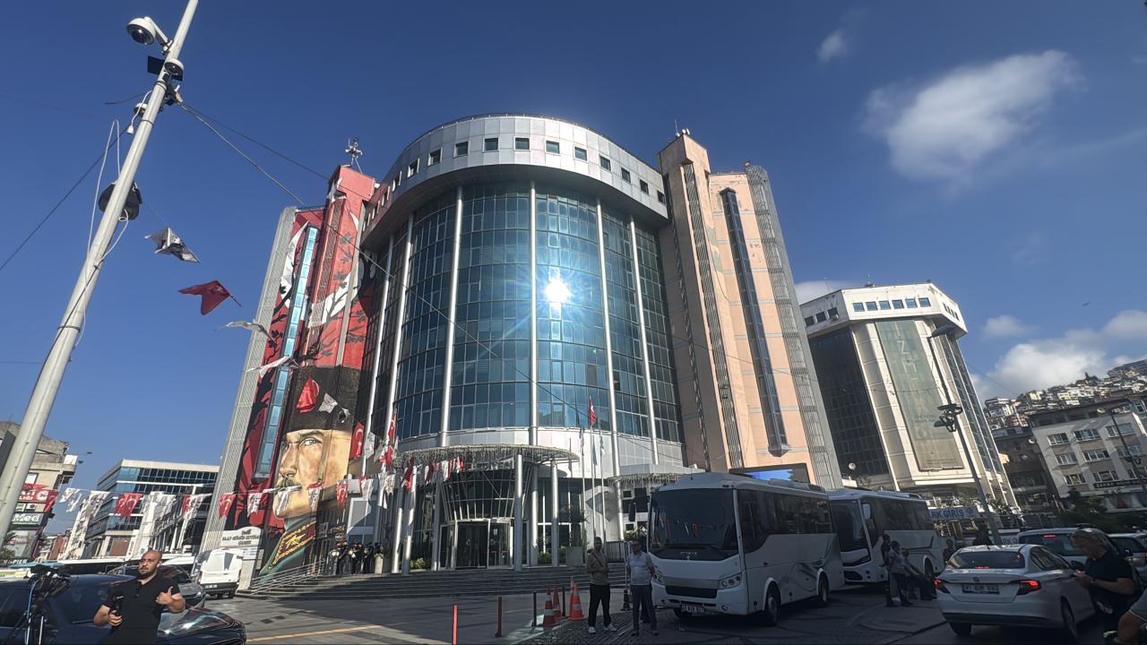 İzmit Belediyesi soruşturmasında Belediye Başkanı Hürriyet dahil 20 kişi tutuklandı