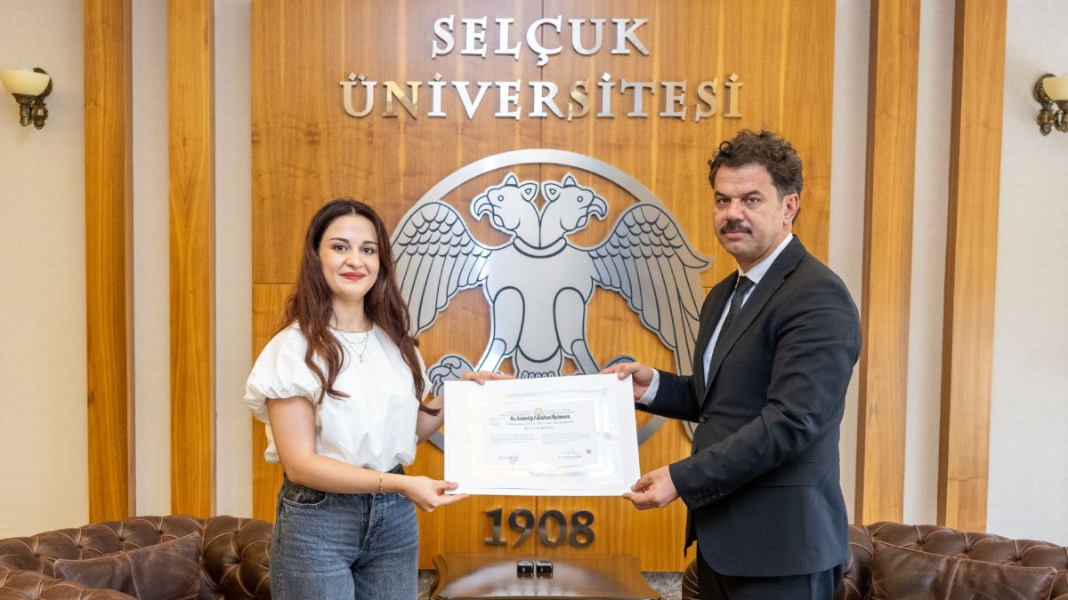 Selçuk Üniversitesi 500 bininci mezununu verdi