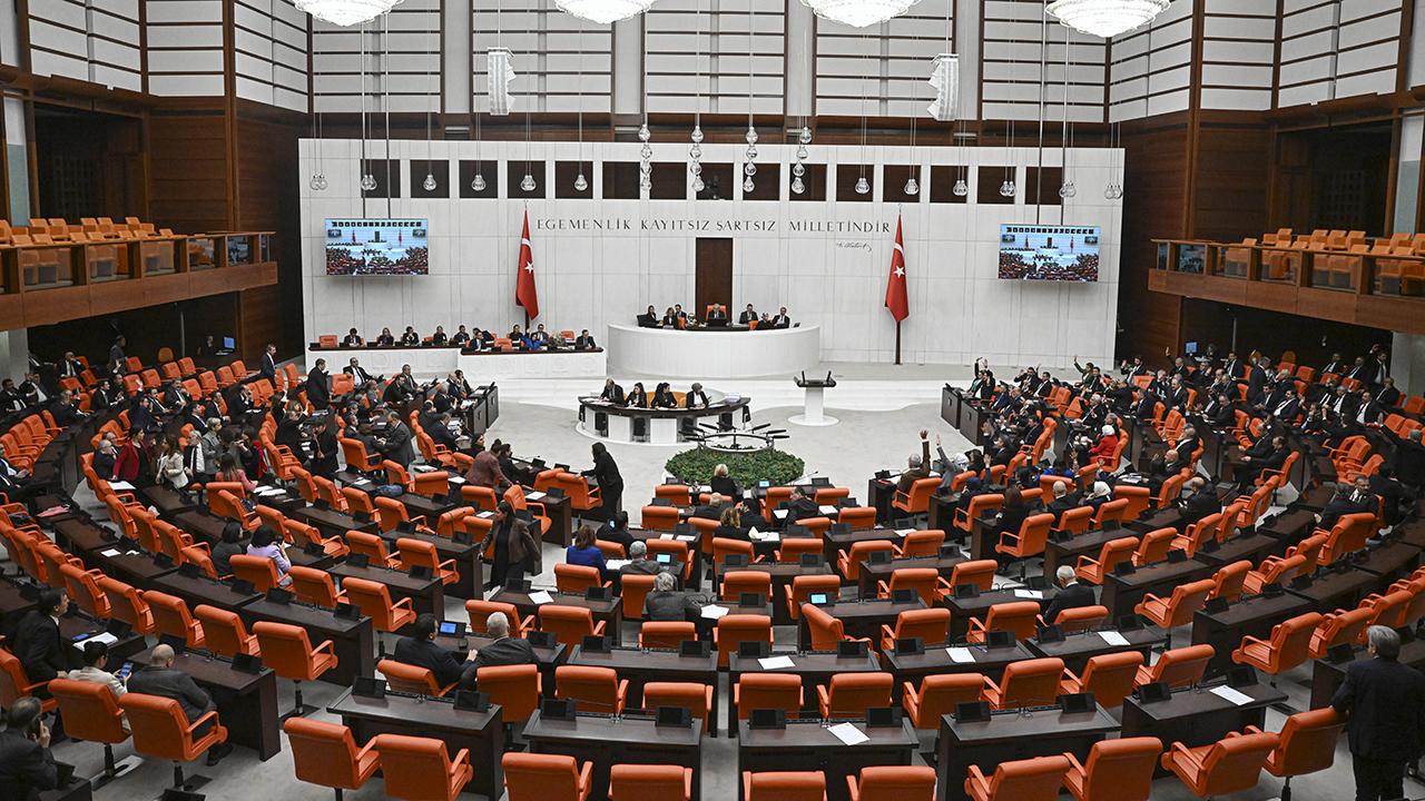 Meclisin yeni hafta gündeminde üniversite affı ve 18 yaş altı suçlulara yönelik düzenleme var