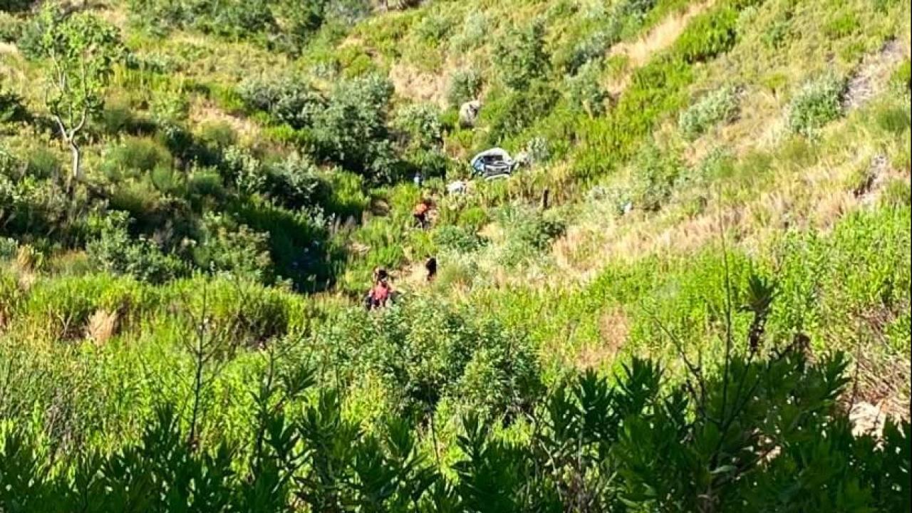 Antalya’da araç uçuruma yuvarlandı: 5 kişi hayatını kaybetti