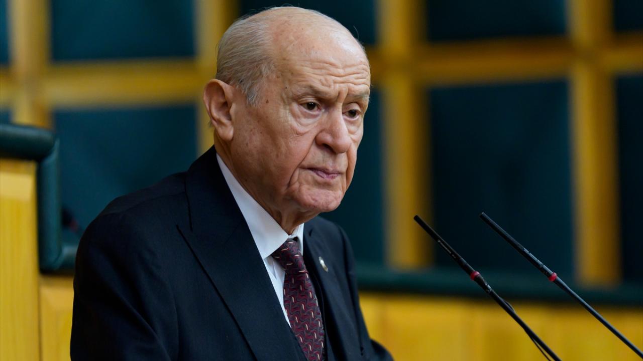 Bahçeli’den VNL şampiyonu Filenin Sultanları’na kutlama mesajı