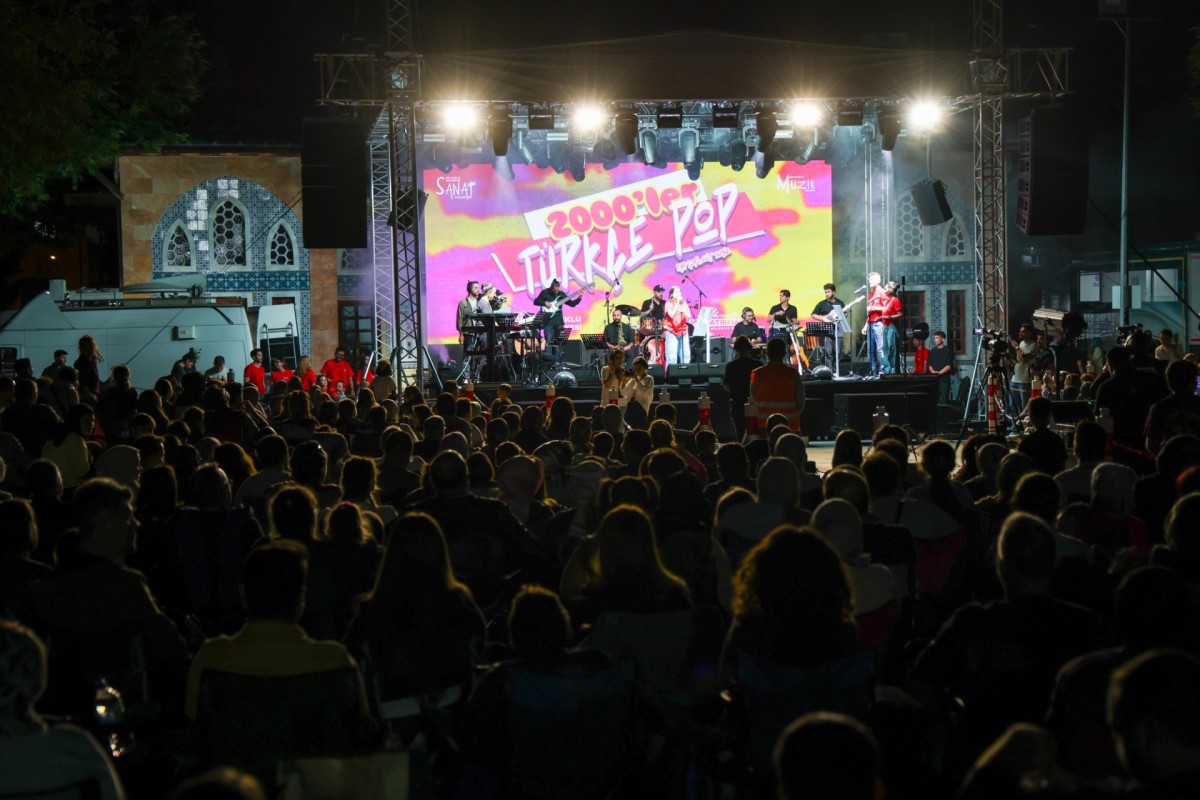 Selçuklu Sanat Akademisinden 2000’ler Türkçe pop müzik gecesi