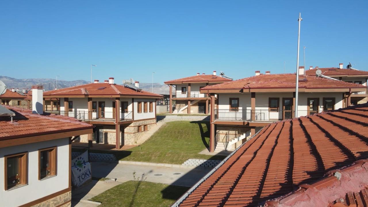 Bakan Kurum, Manavgat yangınının beşinci yılında yapılan konutları paylaştı