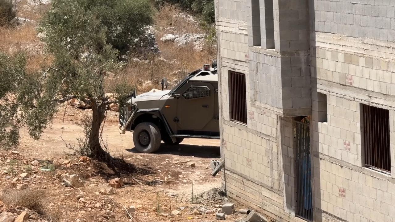 Batı Şeria'da Filistinlilere saldıran üniformalı kişinin asker olmadığı belirlendi