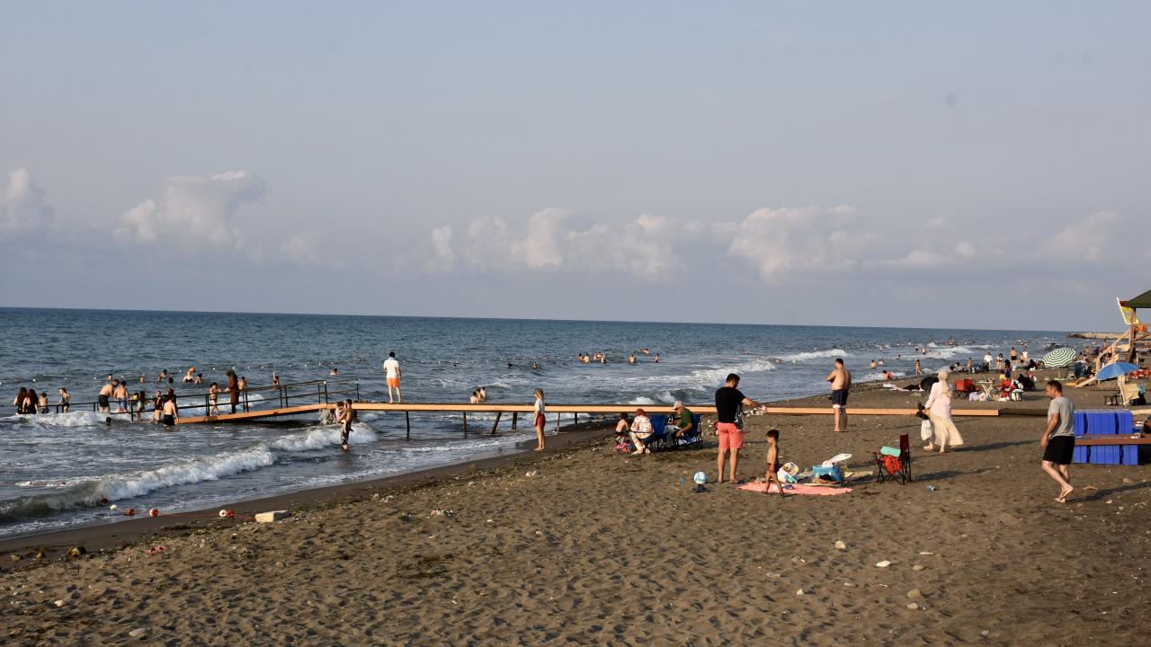Olumsuz hava koşulları nedeniyle Karadeniz'de 4 ilde denize girişler kısıtlandı