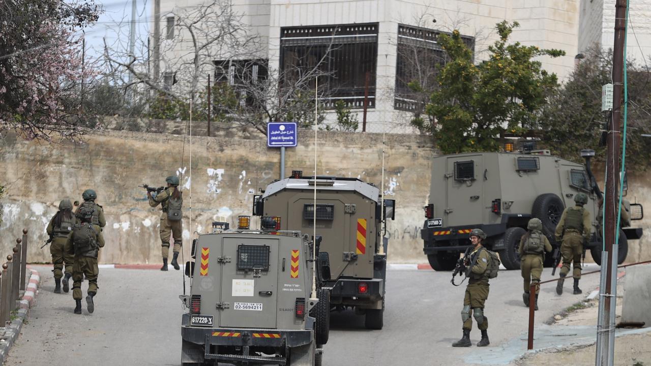Batı Şeria'da Üç Beldede Elektrik Kesintisi, Nablus'ta Baskın