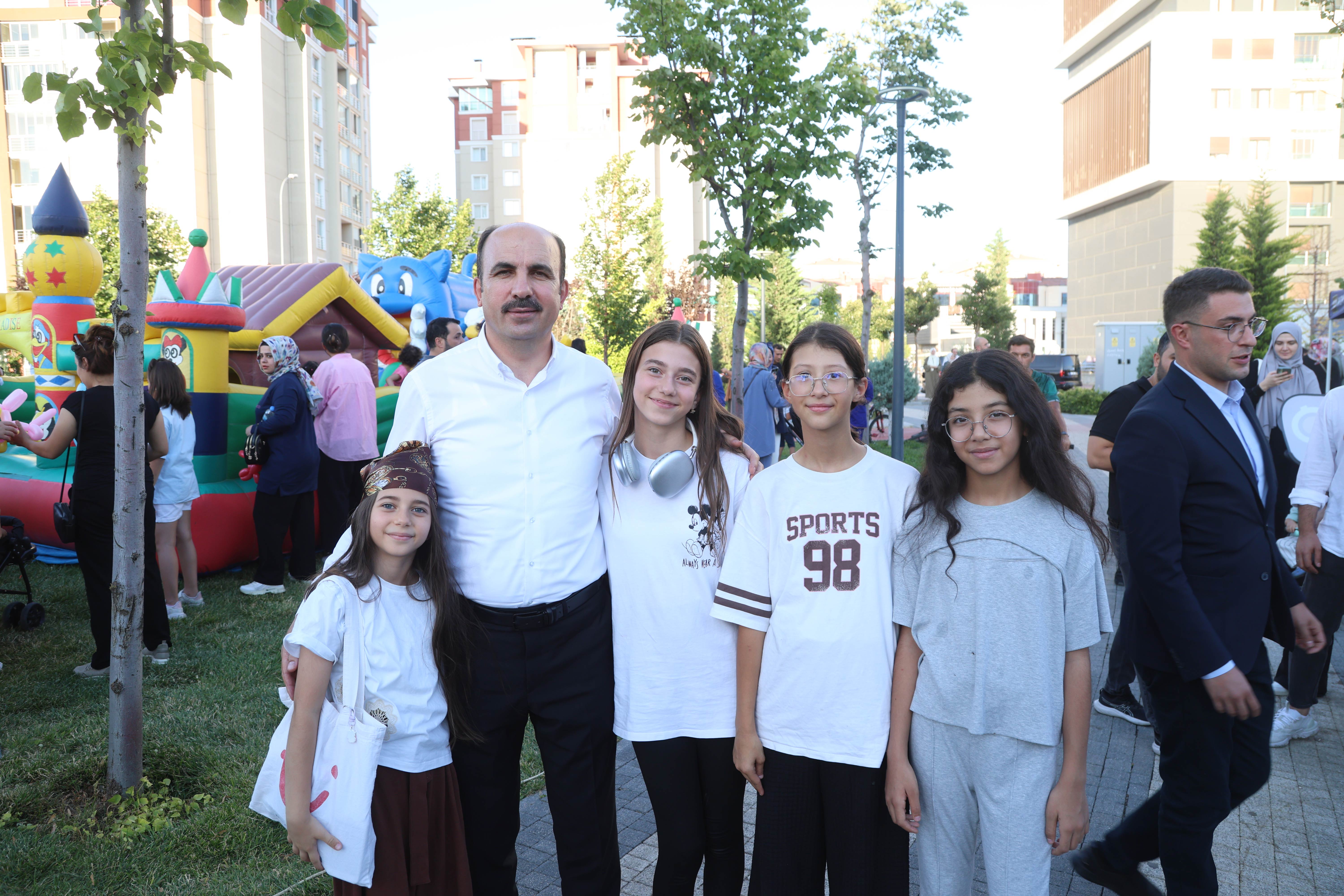 Başkan Altay, "Parklarda Şenlik Var" etkinliğinde çocuklarla buluştu - Detay görseli 3