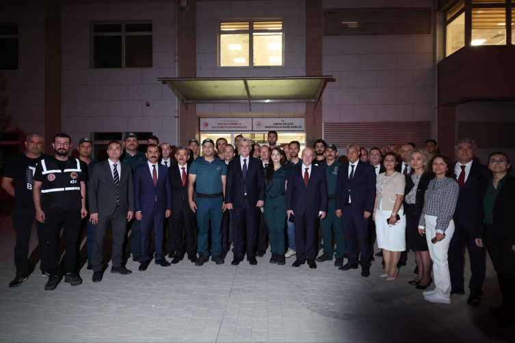 Bakan Bolat Habur Sınır Kapısı'nda incelemelerde bulundu - Detay görseli 1