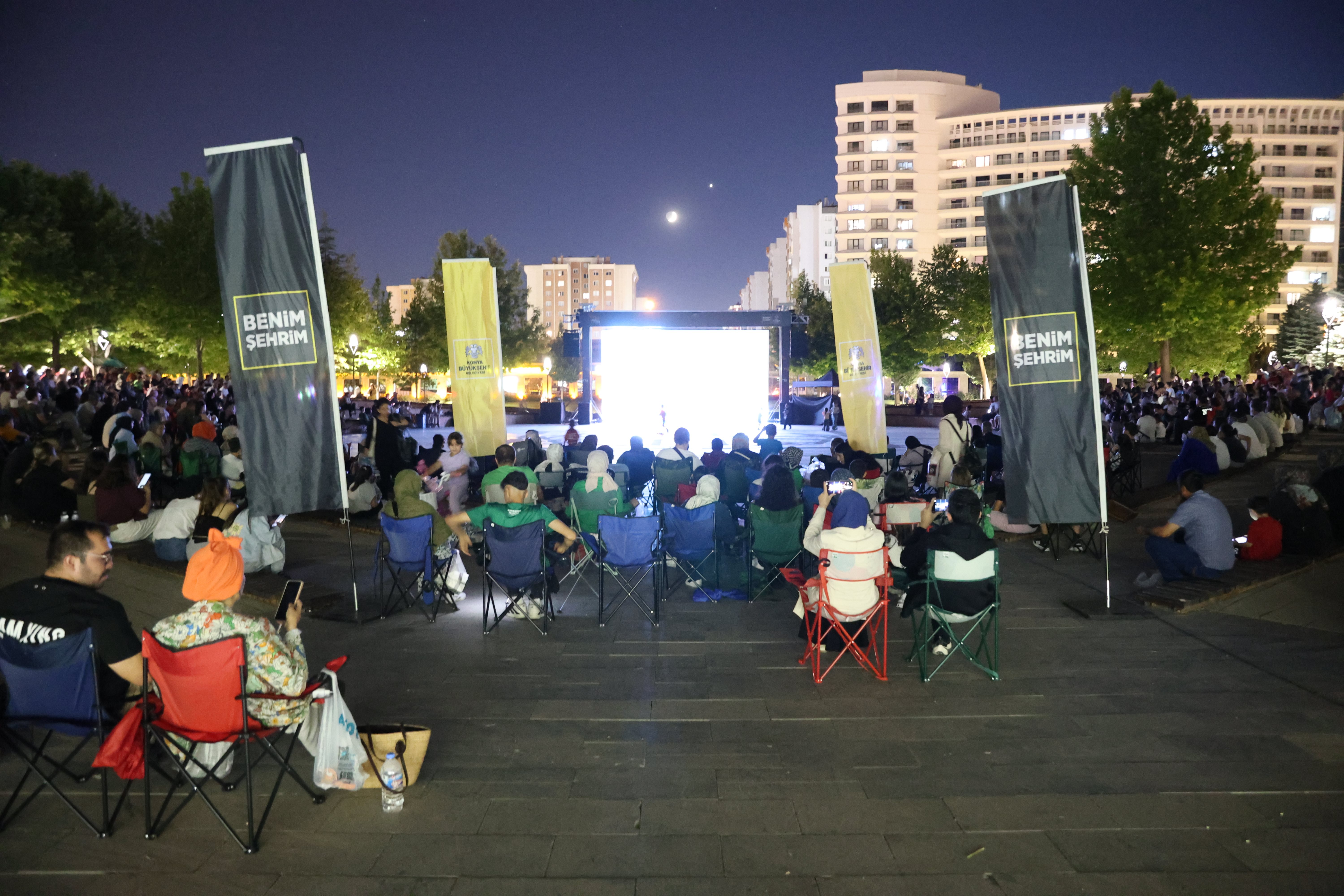 Konya’da açık hava sinema keyfi: “Sinema Akşamları” 5 Eylül’e kadar sürecek - Detay görseli 3
